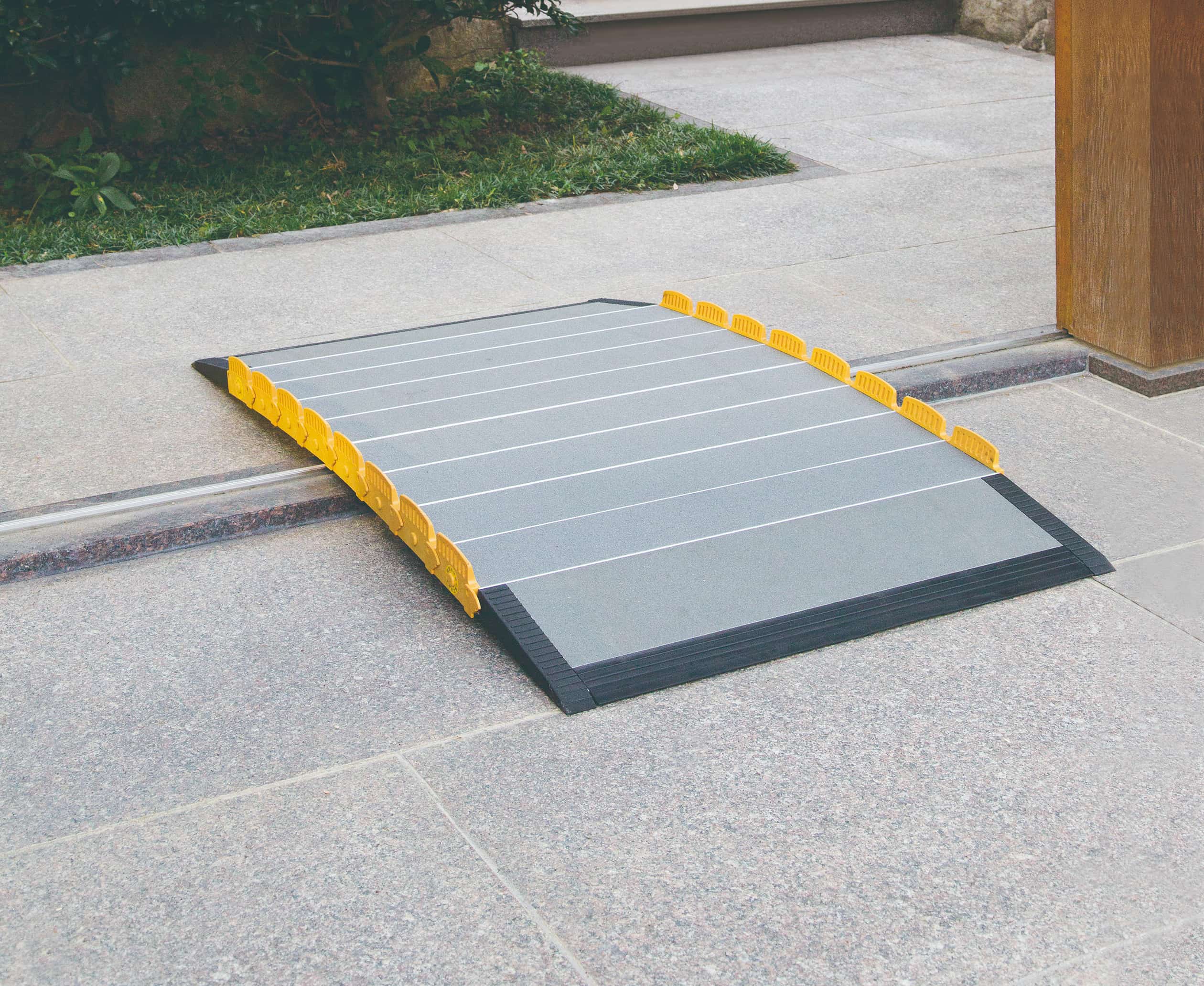 車いす用スロープ段ない・ス　ロールタイプ