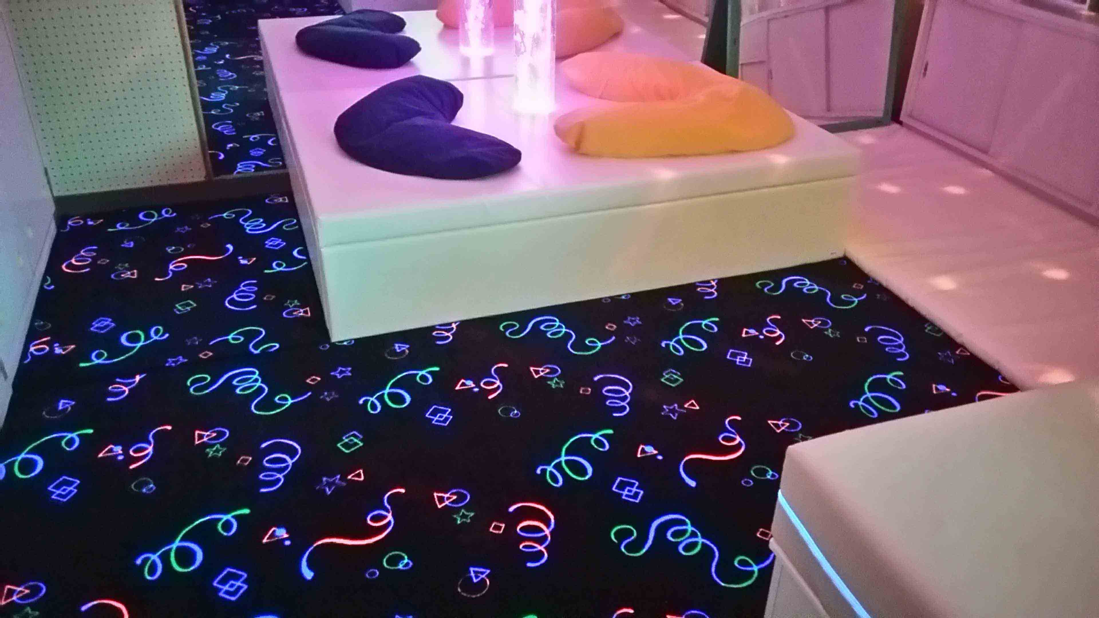 蛍光カーペット（スヌーズレン用品）