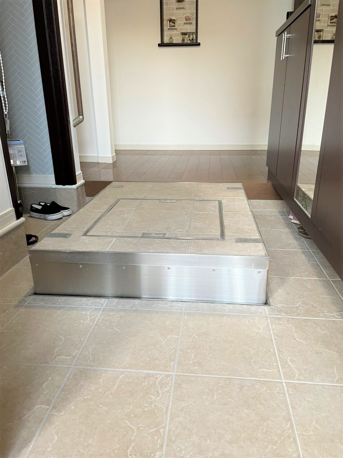 タイル貼り・パネルスカート付ダンサスケット