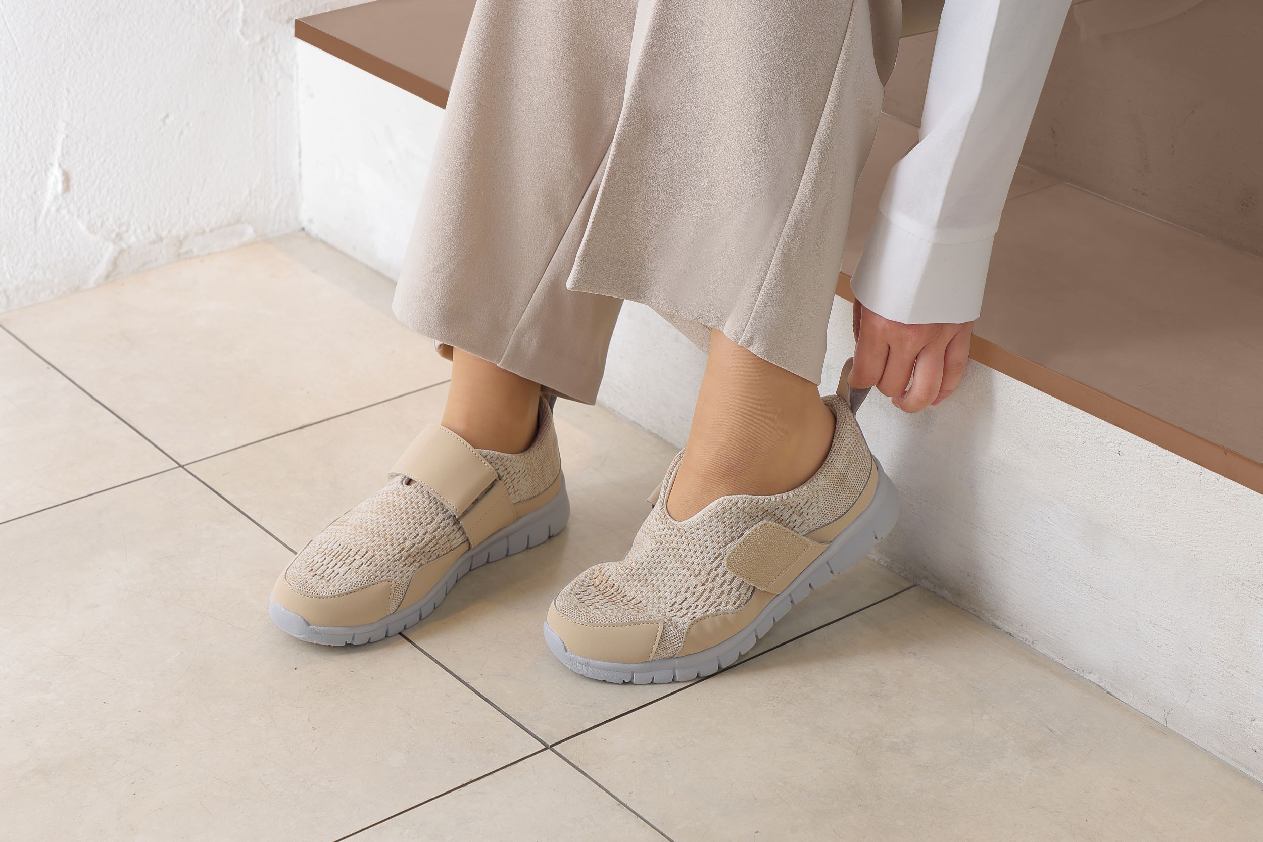 ストレッチニットシューズ　W750