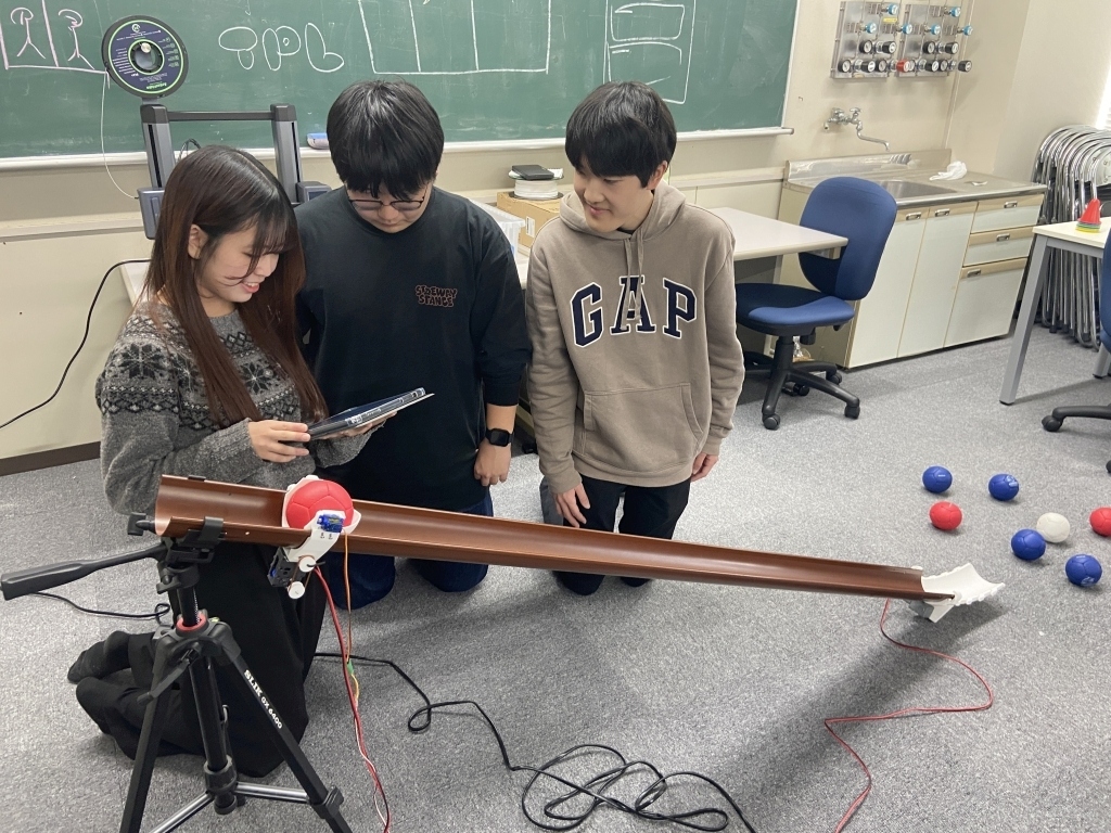 ボタンでラジコン操作できるボッチャランプ